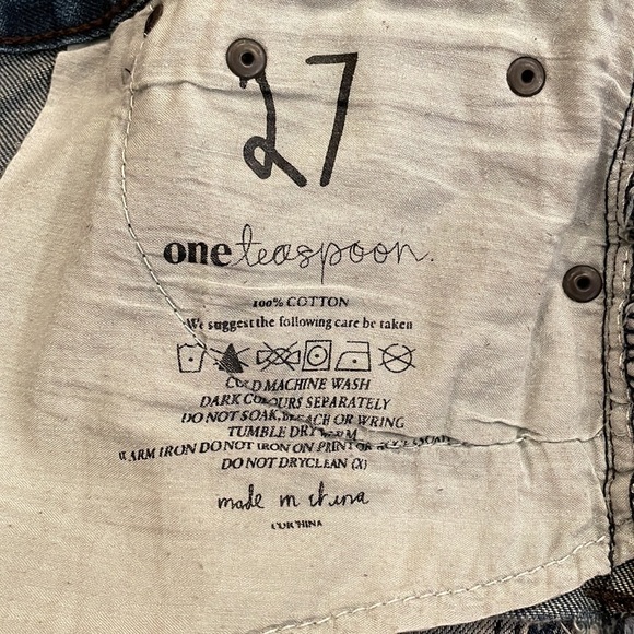 One Teaspoon Shorts - Picture 7 of 7